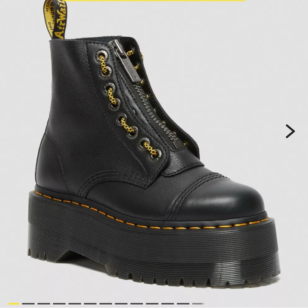 DR MARTEN Black Platform Lace-Up Boots (worn once)